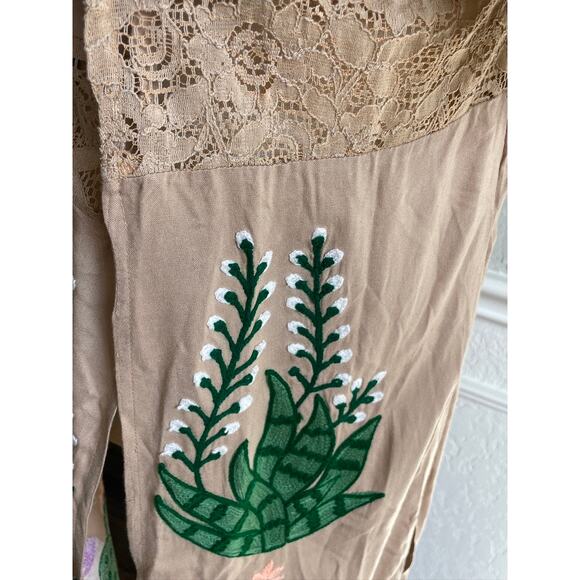 Embroidered Cactus Long Lace Kimono - Picture 4 of 9